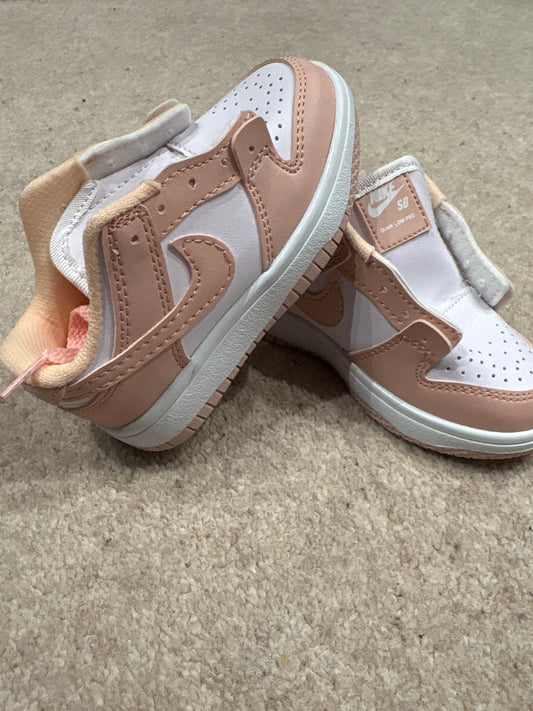 Kids infant size 5 trainers. (With laces)