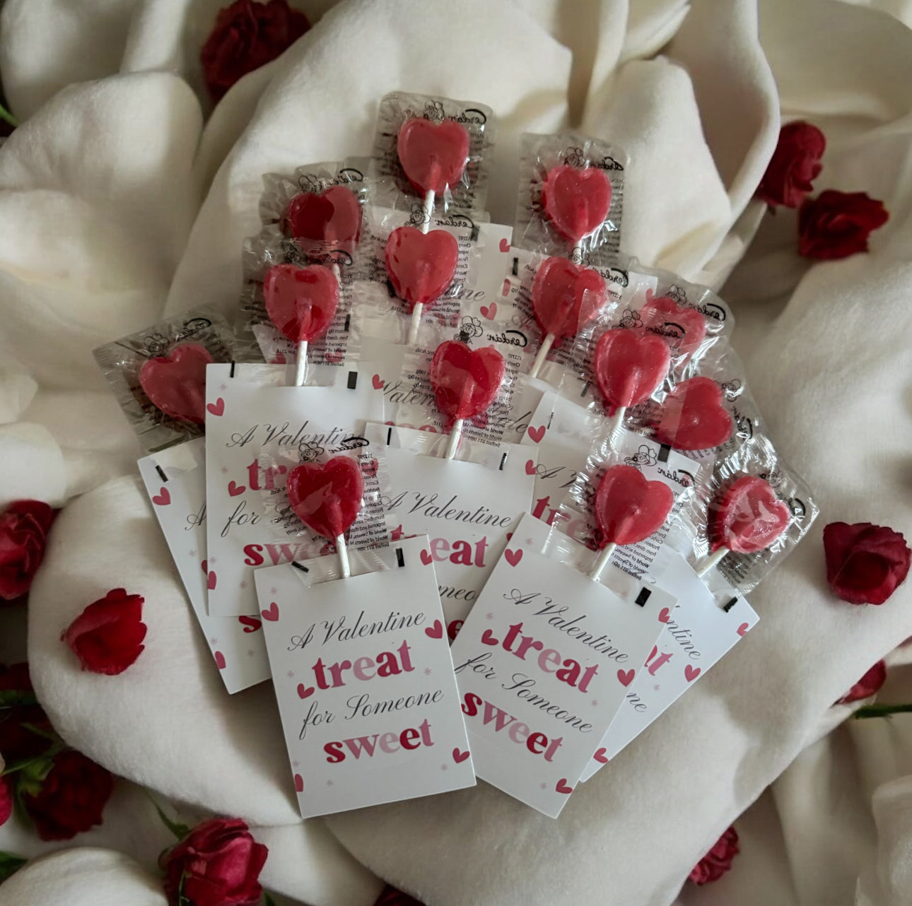 A LITTLE TREAT FOR SOMEONE SWEET HEART SHAPED LOLLIPOP FAVOUR