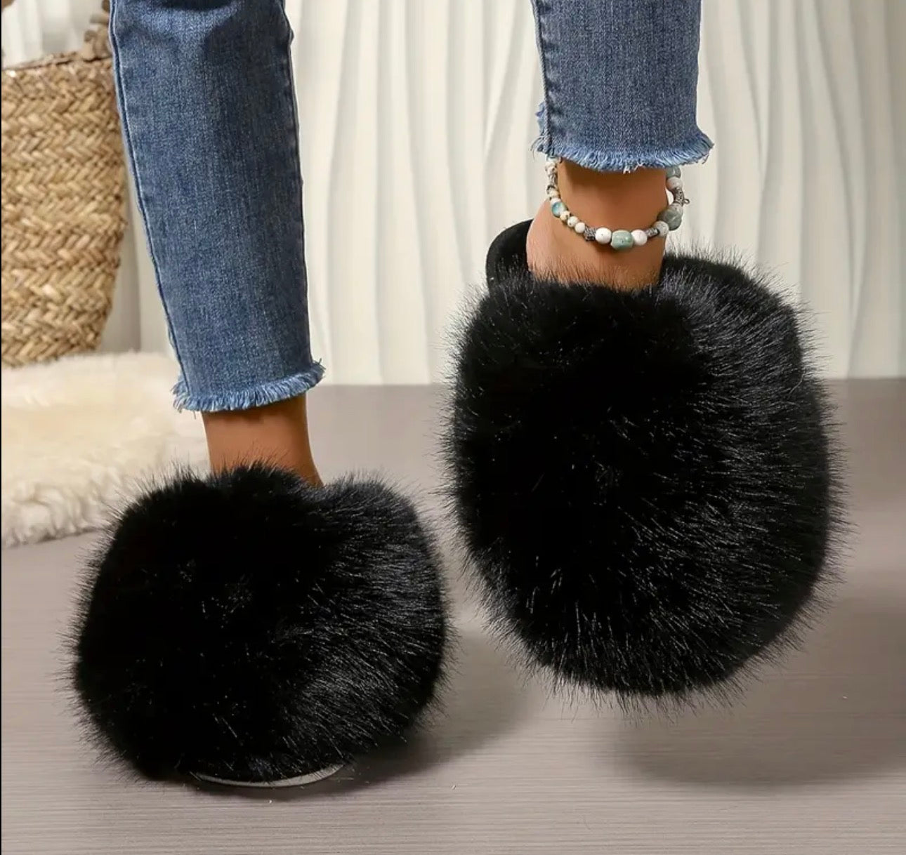 BLACK EXTREME FLUFFY SLIPPERS