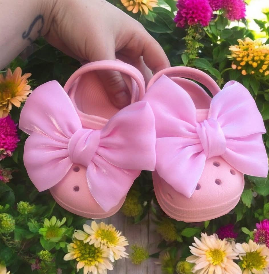PINK BOW CROCS